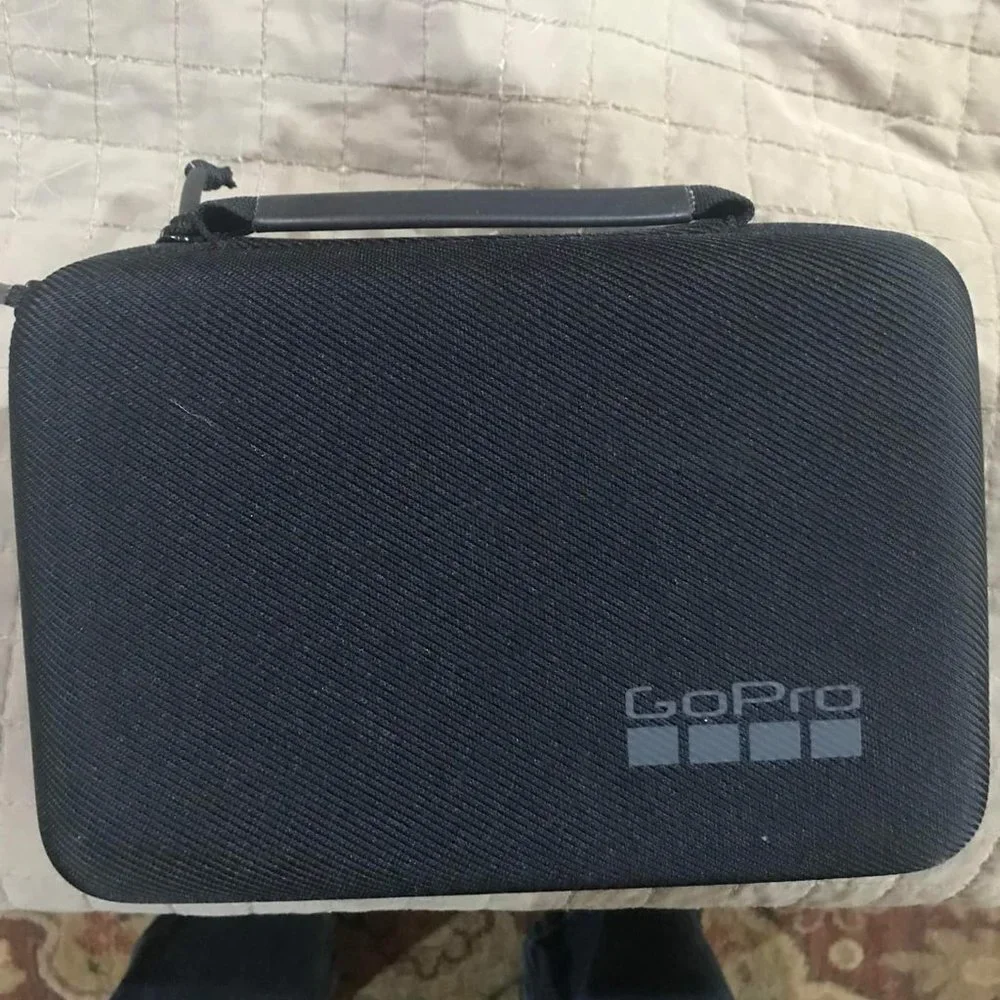 Go Pro Camera / with case - Picture 2 of 2